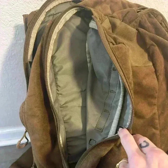 Eberlestock X1 Pack. No longer sold. Coyote brown suede. - Picture 4 of 13